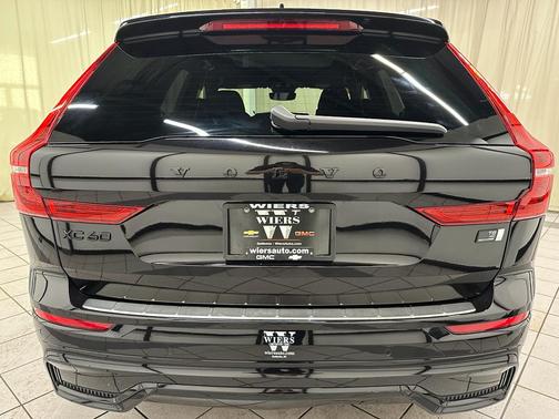 2024 Volvo XC60 Recharge Plug-In Hybrid T8 Ultimate Black Edition