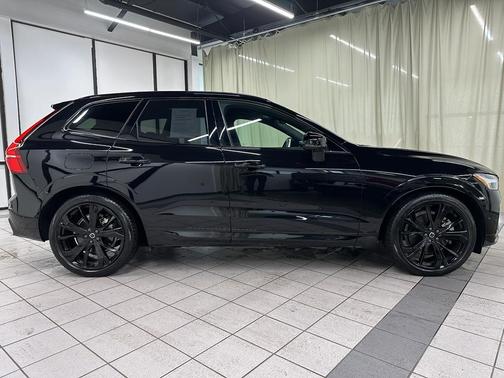 2024 Volvo XC60 Recharge Plug-In Hybrid T8 Ultimate Black Edition