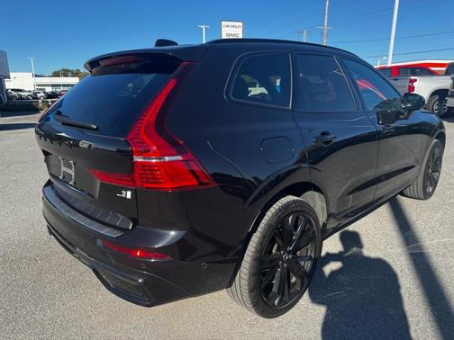 2024 Volvo XC60 Recharge Plug-In Hybrid T8 Ultimate Black Edition