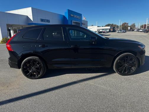 2024 Volvo XC60 Recharge Plug-In Hybrid T8 Ultimate Black Edition