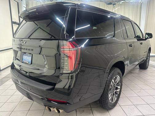 2025 Chevrolet Suburban 4WD Z71