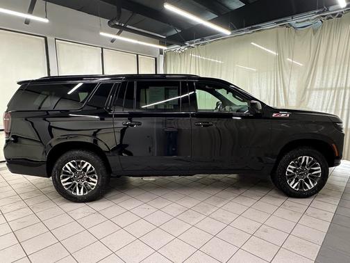 2025 Chevrolet Suburban 4WD Z71