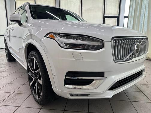 2024 Volvo XC90 B6 Plus Bright Theme 7-Seater