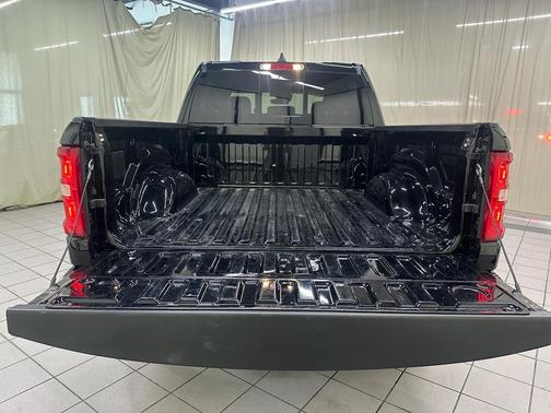 Diamond Black Crystal Pearlcoat 2026 RAM 1500 Laramie