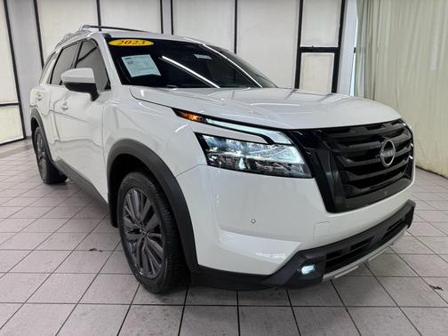 2023 Nissan Pathfinder SL 4WD