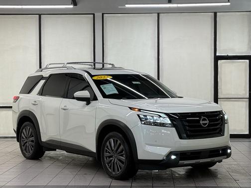 2023 Nissan Pathfinder SL 4WD