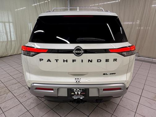 2023 Nissan Pathfinder SL 4WD