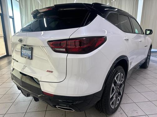 Iridescent Pearl Tricoat 2025 Chevrolet Blazer RS