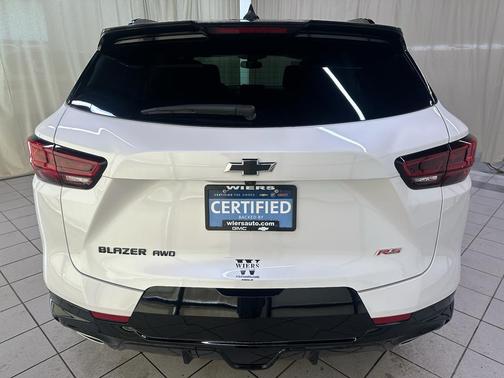 Iridescent Pearl Tricoat 2025 Chevrolet Blazer RS