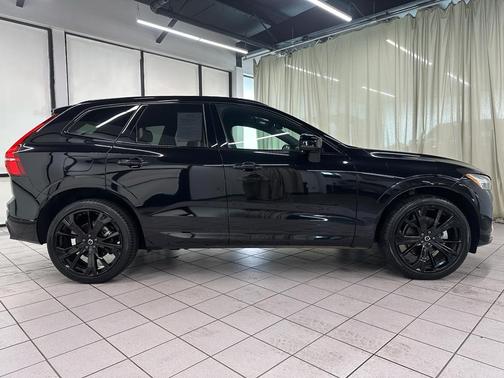 2024 Volvo XC60 B5 Ultimate Black Edition