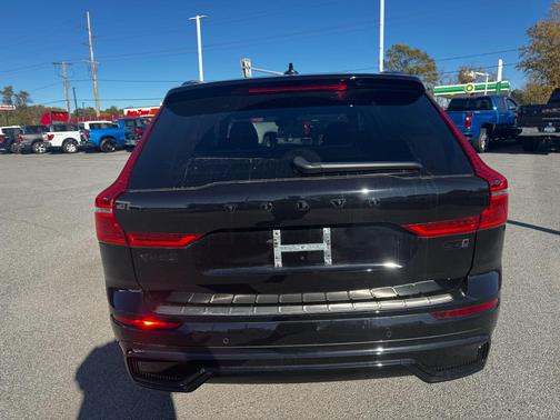 2024 Volvo XC60 B5 Ultimate Black Edition