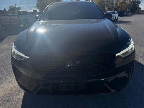 2024 Volvo XC60 B5 Ultimate Black Edition