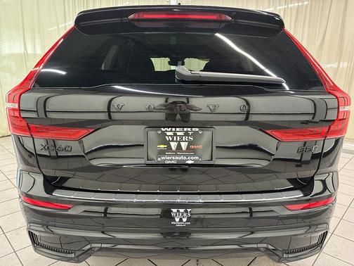 2024 Volvo XC60 B5 Ultimate Black Edition