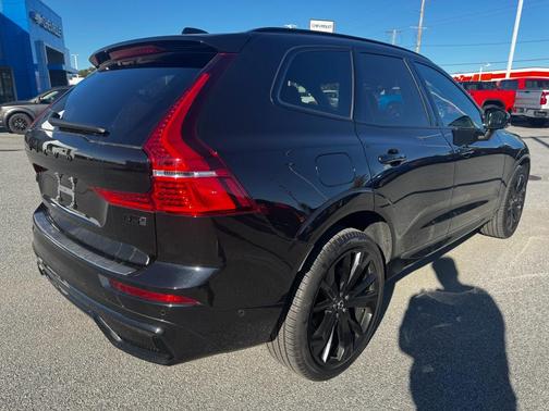 2024 Volvo XC60 B5 Ultimate Black Edition
