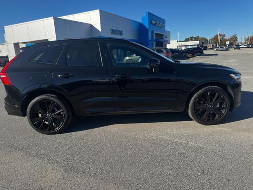 2024 Volvo XC60 B5 Ultimate Black Edition