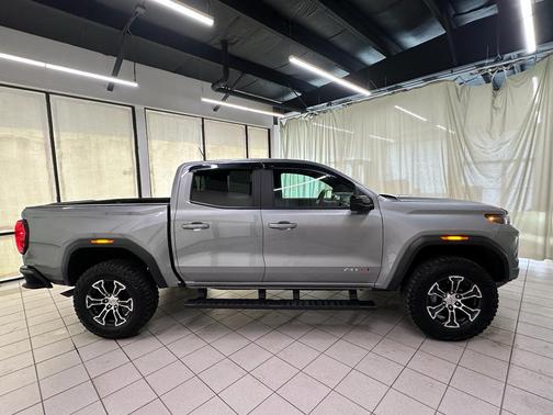 Sterling Metallic 2024 GMC Canyon AT4