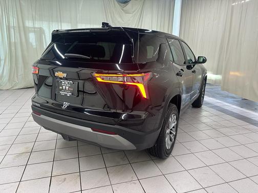 Mosaic Black Metallic 2026 Chevrolet Equinox 1LT