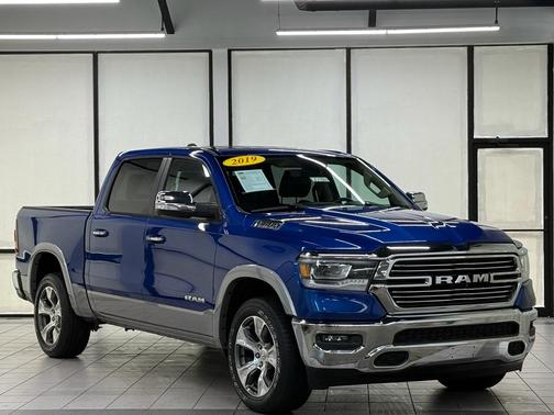 Blue Streak Pearlcoat 2019 RAM 1500 Laramie