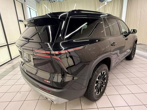 Mosaic Black Metallic 2024 Chevrolet Traverse Z71