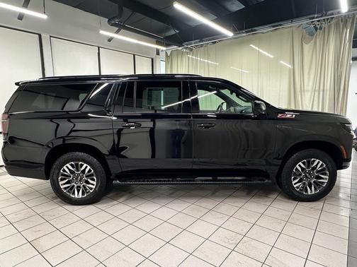 2025 Chevrolet Suburban 4WD Z71