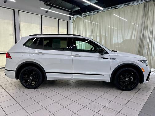 2023 Volkswagen Tiguan 2.0T SE R-Line Black 4MOTION