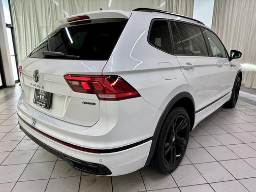 2023 Volkswagen Tiguan 2.0T SE R-Line Black 4MOTION