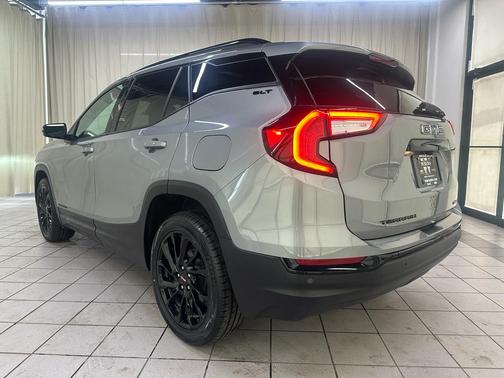 Sterling Metallic 2023 GMC Terrain SLT