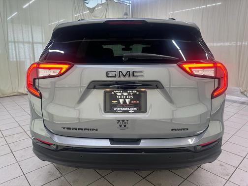 Sterling Metallic 2023 GMC Terrain SLT
