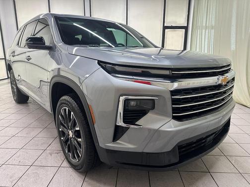 Sterling Gray Metallic 2026 Chevrolet Traverse LT