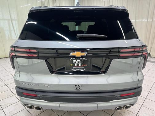 Sterling Gray Metallic 2026 Chevrolet Traverse LT