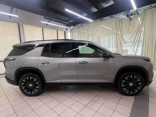 Sterling Gray Metallic 2025 Chevrolet Traverse LT