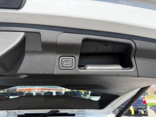 Summit White 2023 GMC Acadia FWD SLT