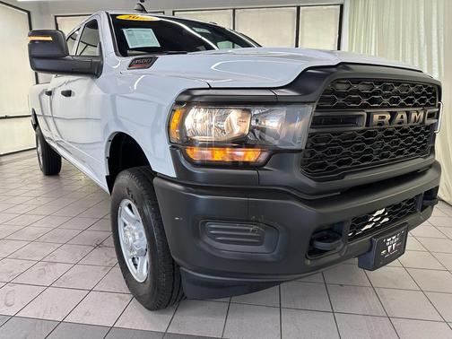 2023 RAM 3500 Tradesman Crew Cab 4x4 8' Box