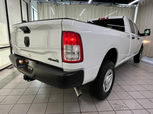 2023 RAM 3500 Tradesman Crew Cab 4x4 8' Box