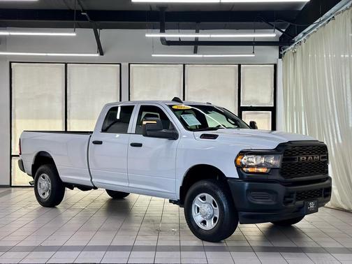 2023 RAM 3500 Tradesman Crew Cab 4x4 8' Box