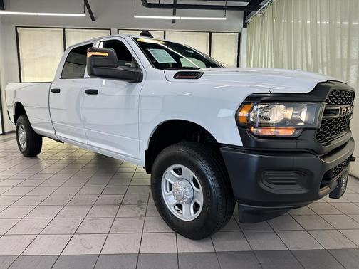 2023 RAM 3500 Tradesman Crew Cab 4x4 8' Box