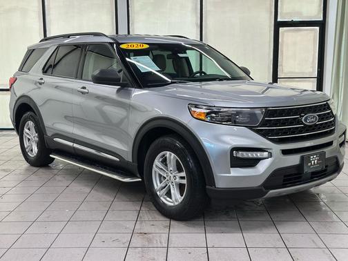 Iconic Silver Metallic 2020 Ford Explorer XLT