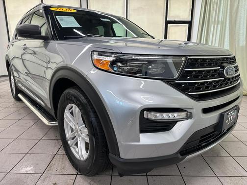 Iconic Silver Metallic 2020 Ford Explorer XLT