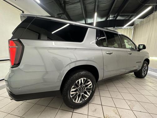 Sterling Gray Metallic 2025 Chevrolet Suburban 4WD Z71