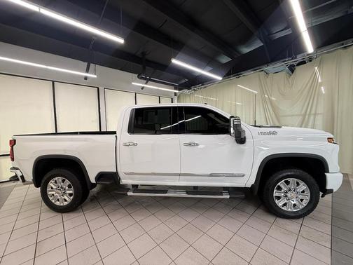 Summit White 2024 Chevrolet Silverado 2500 High Country
