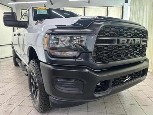 2024 RAM 2500 Tradesman Crew Cab 4x4 6'4' Box