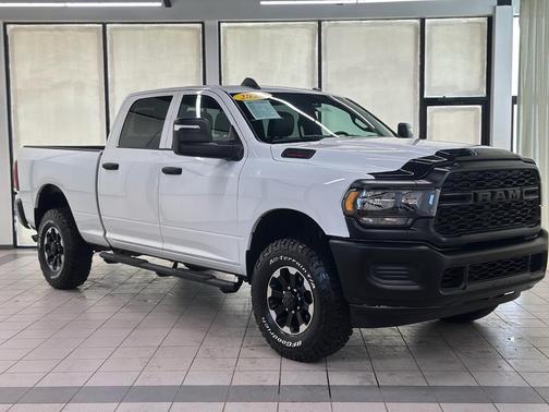 2024 RAM 2500 Tradesman Crew Cab 4x4 6'4' Box