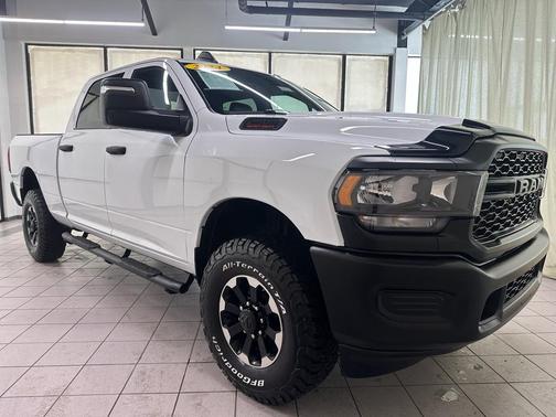 2024 RAM 2500 Tradesman Crew Cab 4x4 6'4' Box