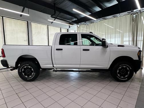 2024 RAM 2500 Tradesman Crew Cab 4x4 6'4' Box