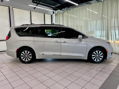 2020 Chrysler Pacifica Touring-L Plus