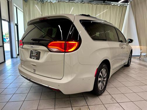 2020 Chrysler Pacifica Touring-L Plus