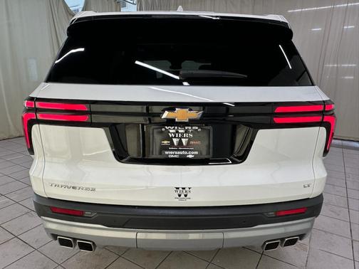 Summit White 2024 Chevrolet Traverse LT