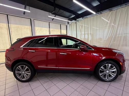 2022 Cadillac XT5 Premium Luxury