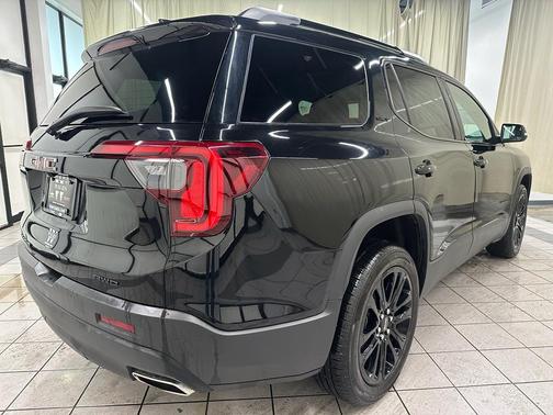 2023 GMC Acadia AWD SLT