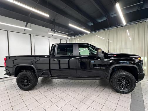 2025 Chevrolet Silverado 2500 4WD Crew Cab Standard Bed ZR2